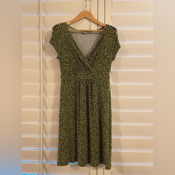 Boden Dresses & Skirts - Boden Casual Jersey Green Animal Leopard Printed Knit V-Neck Dress | 12